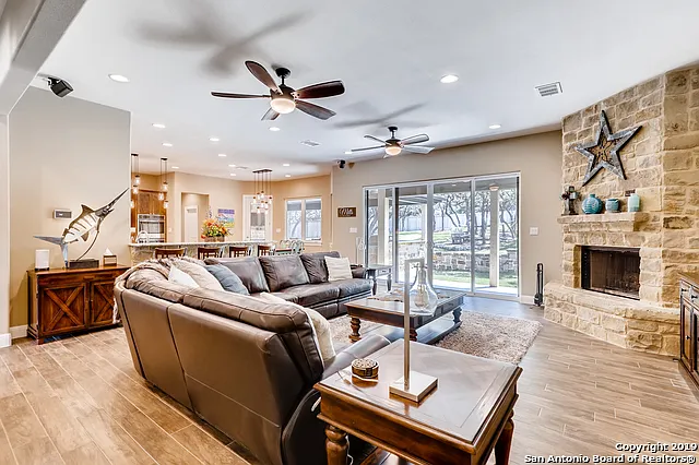 bb4030a382942674832b9f8073b24bbe-uncropped_scaled_within_1536_1152